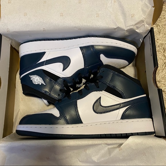 Jordan 1 Mid Armory Navy - Picture 2 of 3